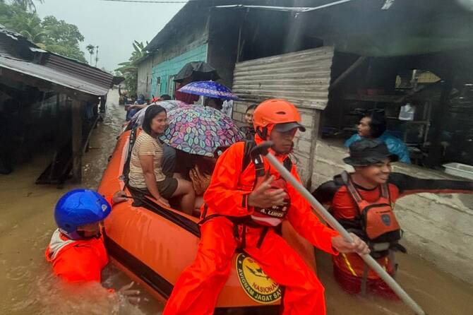 Survivors pick up pieces in flood-hit Indonesia as more rain predicted
